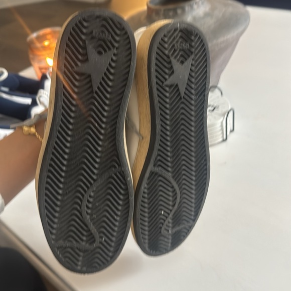 Golden Goose Sneakers - Picture 3 of 4